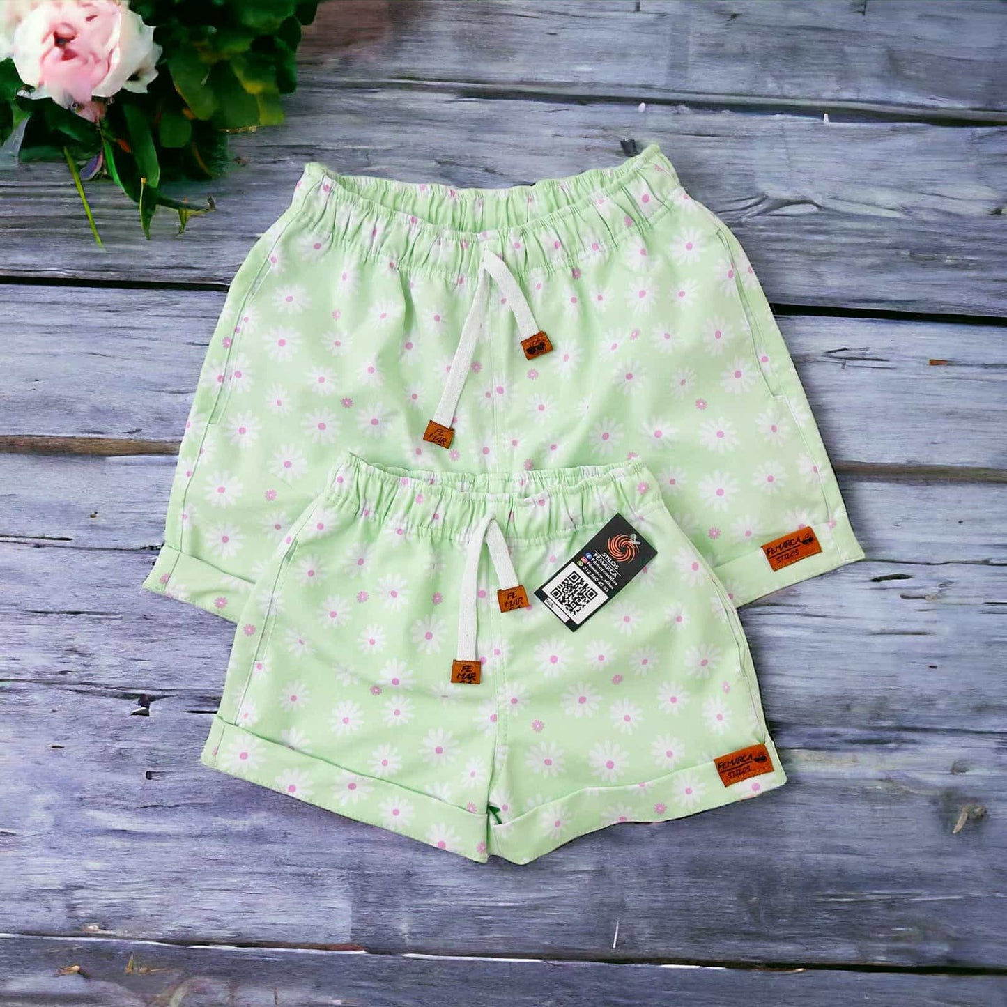 Shorts para Mamá e hija Flores fondo verde